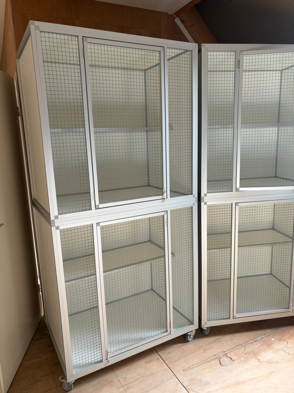 Dieren verblijven ( katten kennel), Dieren en Toebehoren, Vogels | Hokken en Kooien, Ophalen of Verzenden, Zo goed als nieuw, Hout