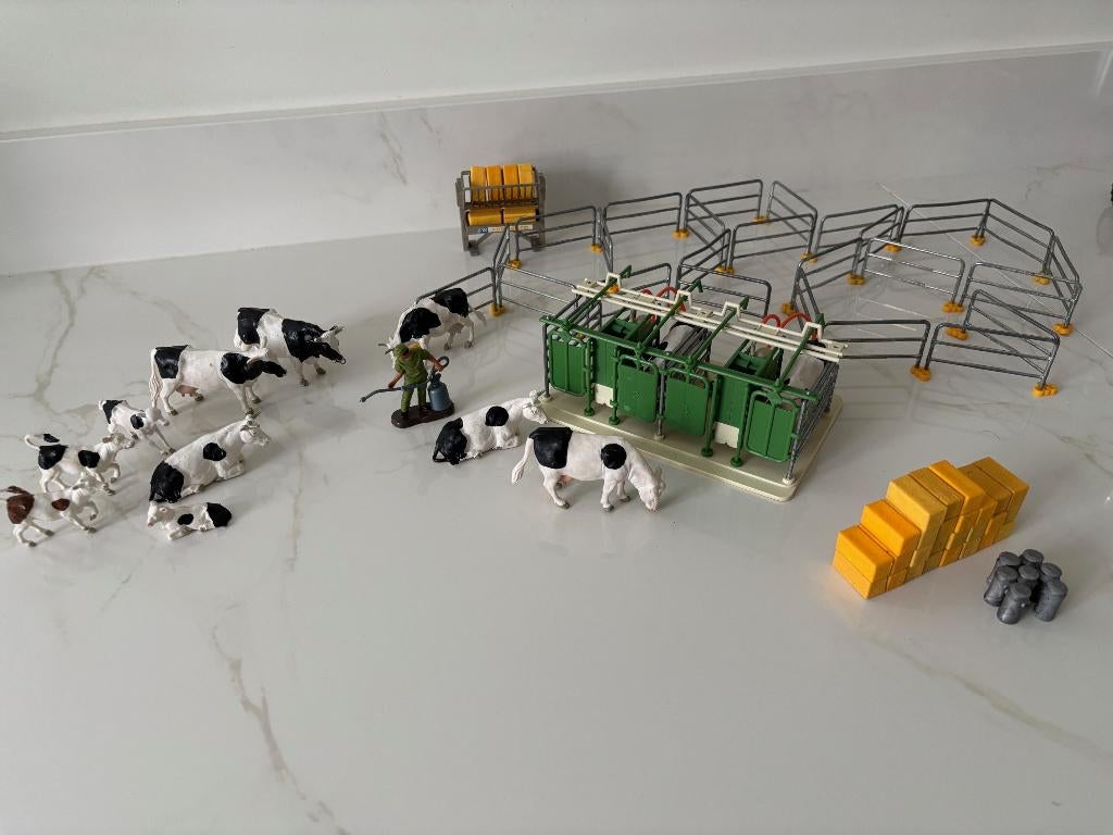 Britains 1:32 melkveehouderij set incl. melkstal, Ophalen of Verzenden, Gebruikt, Tractor of Landbouw, Britains