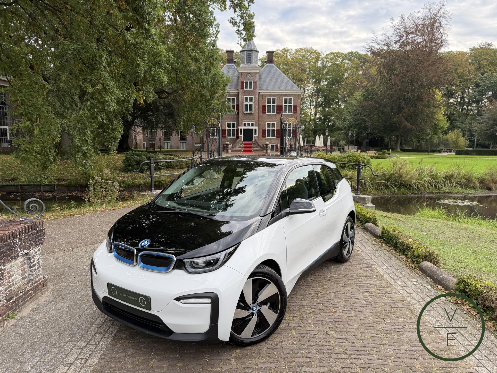 BMW i3 Basis 120Ah 42 kWh | PDC | Navi | Nieuwe Service & AP, Auto's, Automaat, 4 stoelen, 258 min, Wit