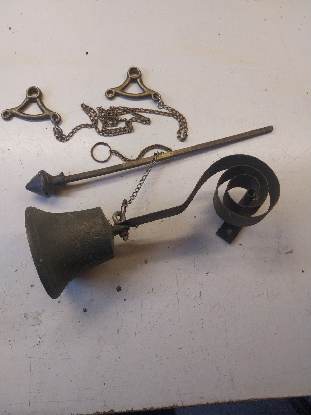 Antieke deurbel met ketting en bevestigingsmateriaal, Ophalen