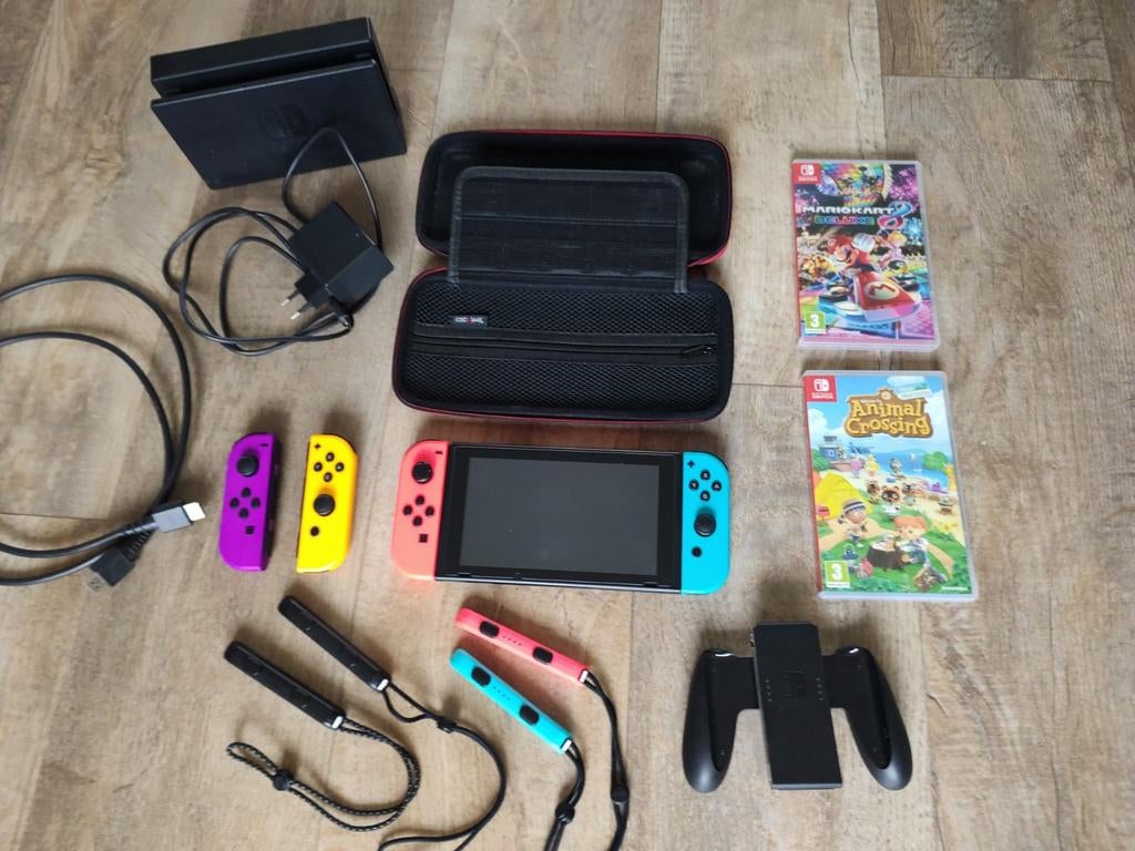 Nintendo Switch met 4 Joy-Cons, travel case en 2 games, Overige genres, Ophalen of Verzenden, Zo goed als nieuw, Eén computer