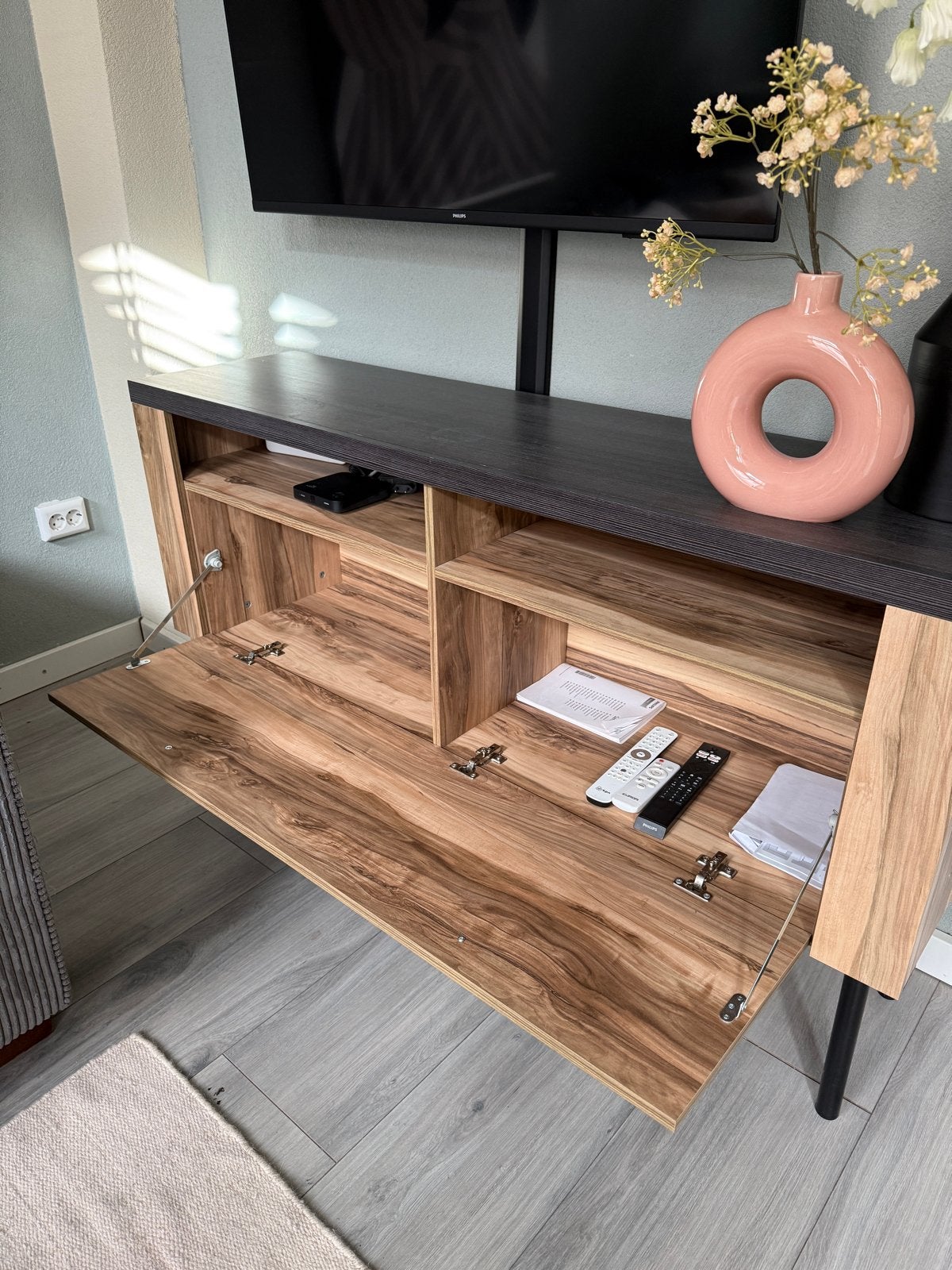 Modern tv-meubel met opbergruimte, Ophalen, Gebruikt, 100 tot 150 cm, Minder dan 100 cm
