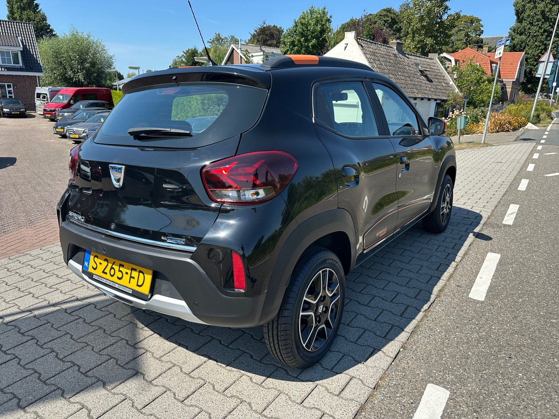 Dacia Spring Comfort Plus 27 kWh, Camera, Leder, Carplay, Cr, Auto's, Stof, Gebruikt, Zwart, Met garantie (alle)