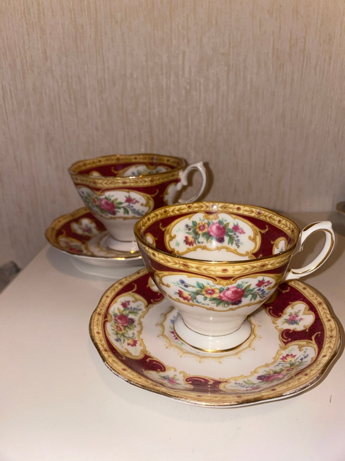 Royal Albert Lady Hamilton theekopjes met schotels, Antiek en Kunst, Ophalen