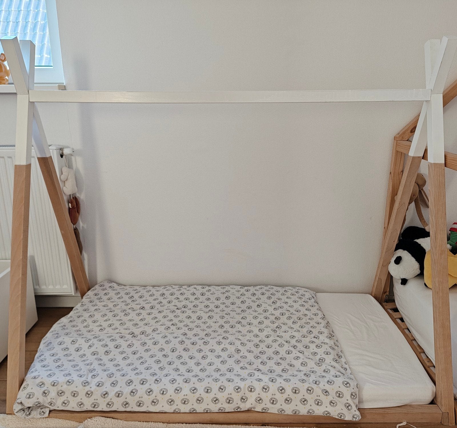 Wit houten tipi peuterbed en matras 70x140cm, Ophalen, Gebruikt, 70 tot 85 cm, 140 tot 160 cm