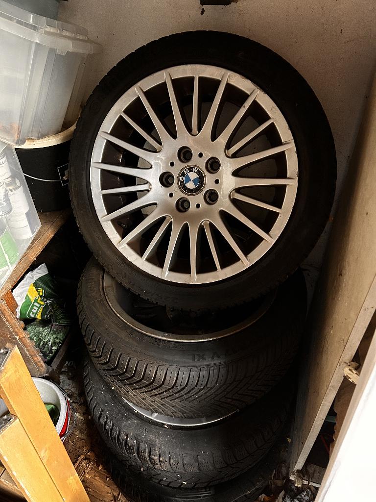 Set originele BMW lichtmetalen velgen (17 inch) met banden, Ophalen, Gebruikt, 17 inch, All Season