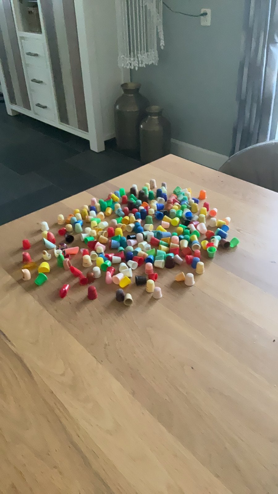 Grote verzameling vintage plastic vingerhoedjes naaigerei, Ophalen of Verzenden, Gebruikt, Plastic, Nederland