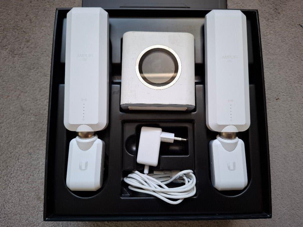 Ubiquiti Amplifi HD Wifi Router incl 2 mesh points, Ophalen, Gebruikt, Router met modem, Ubiquiti