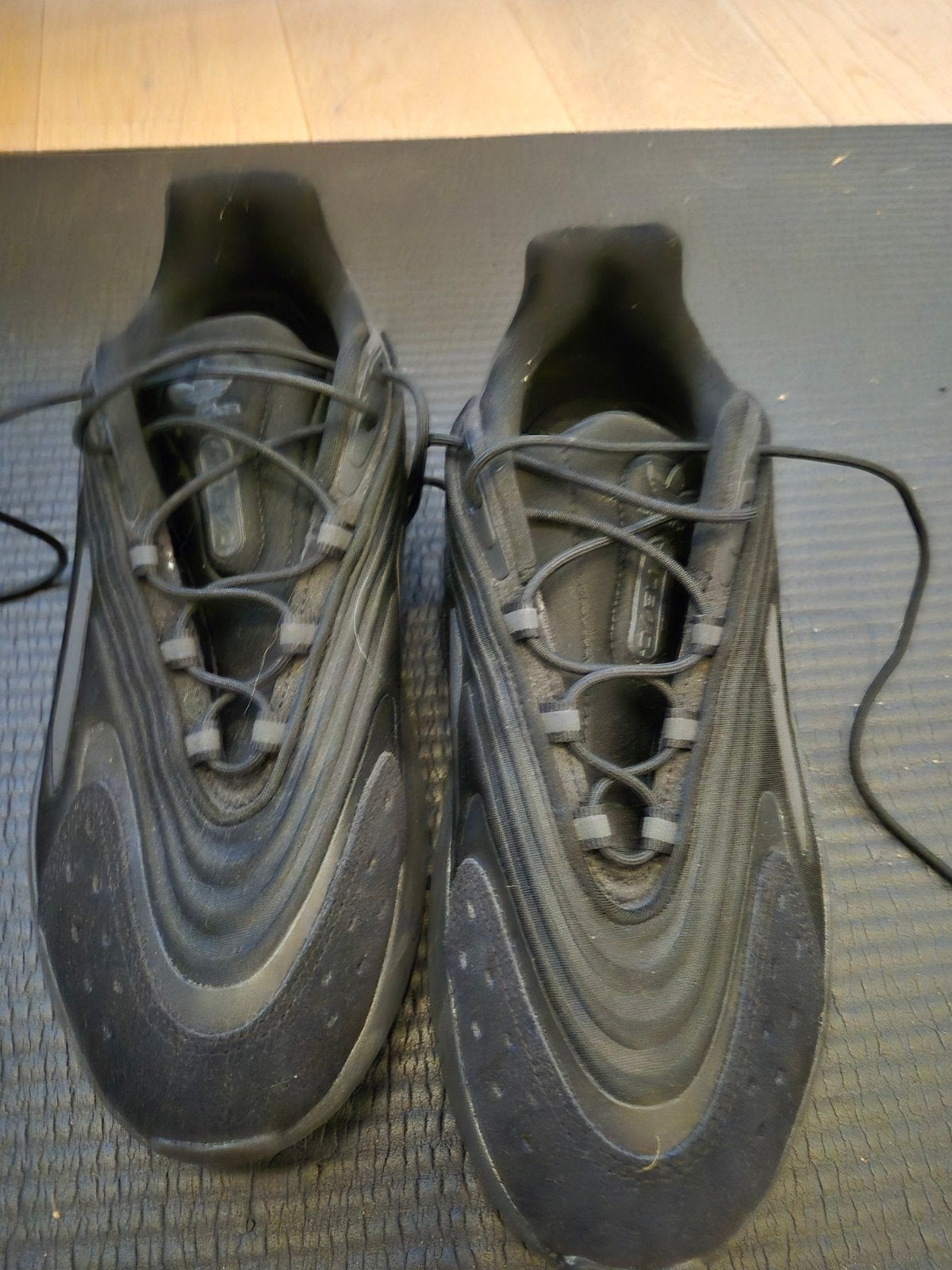Adidas Ozelia Sneakers Zwart Maat 43 1/3, Zwart, Ophalen of Verzenden, Sneakers of Gympen, Adidas