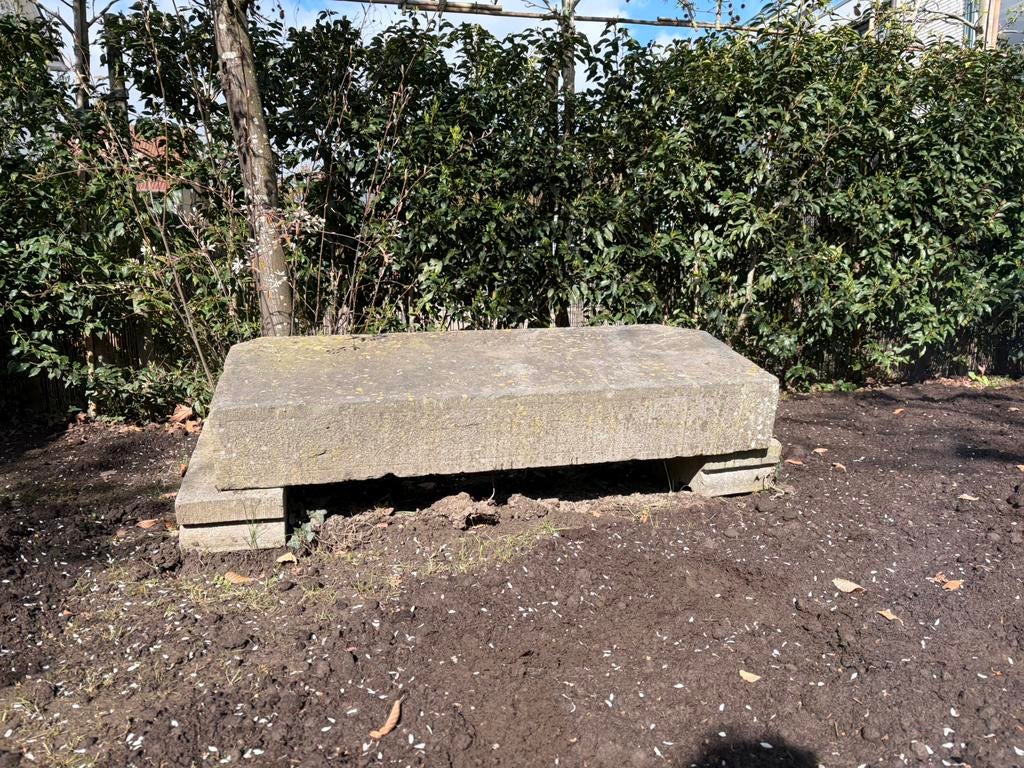 Gratis afhalen, stenen tuinbankje, Tuin en Terras, Tuinbanken, Ophalen, Gebruikt