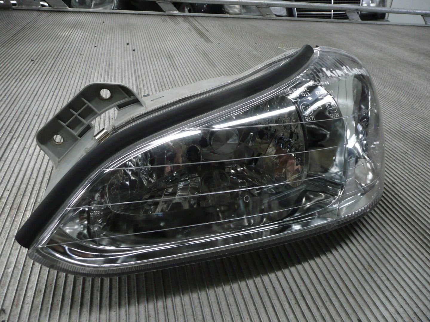 Kia Clarus II Koplamp Links H7 0K9B0-51020L Bj.1996 t/m 2001, -, -, Ophalen of Verzenden, -