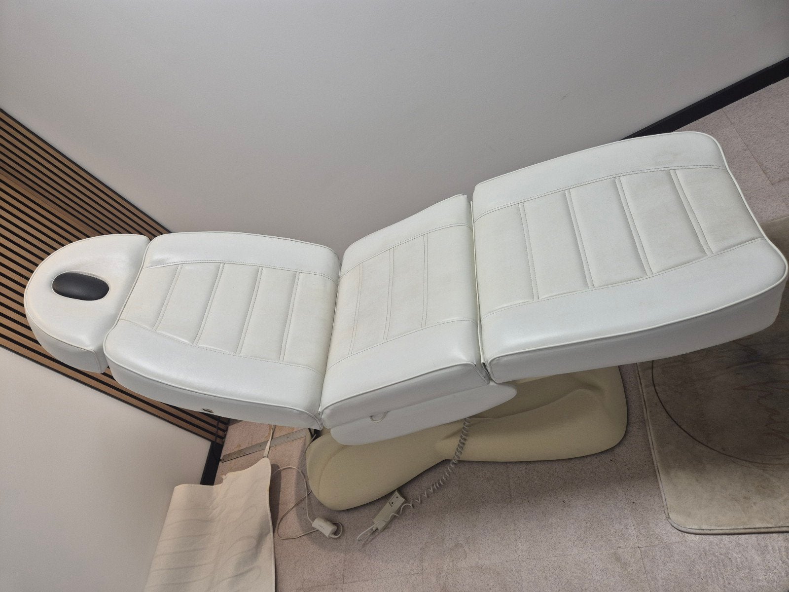 Witte motorische behandelstoel, Huis en Inrichting, Kunststof, Gebruikt, Wit, Ophalen of Verzenden
