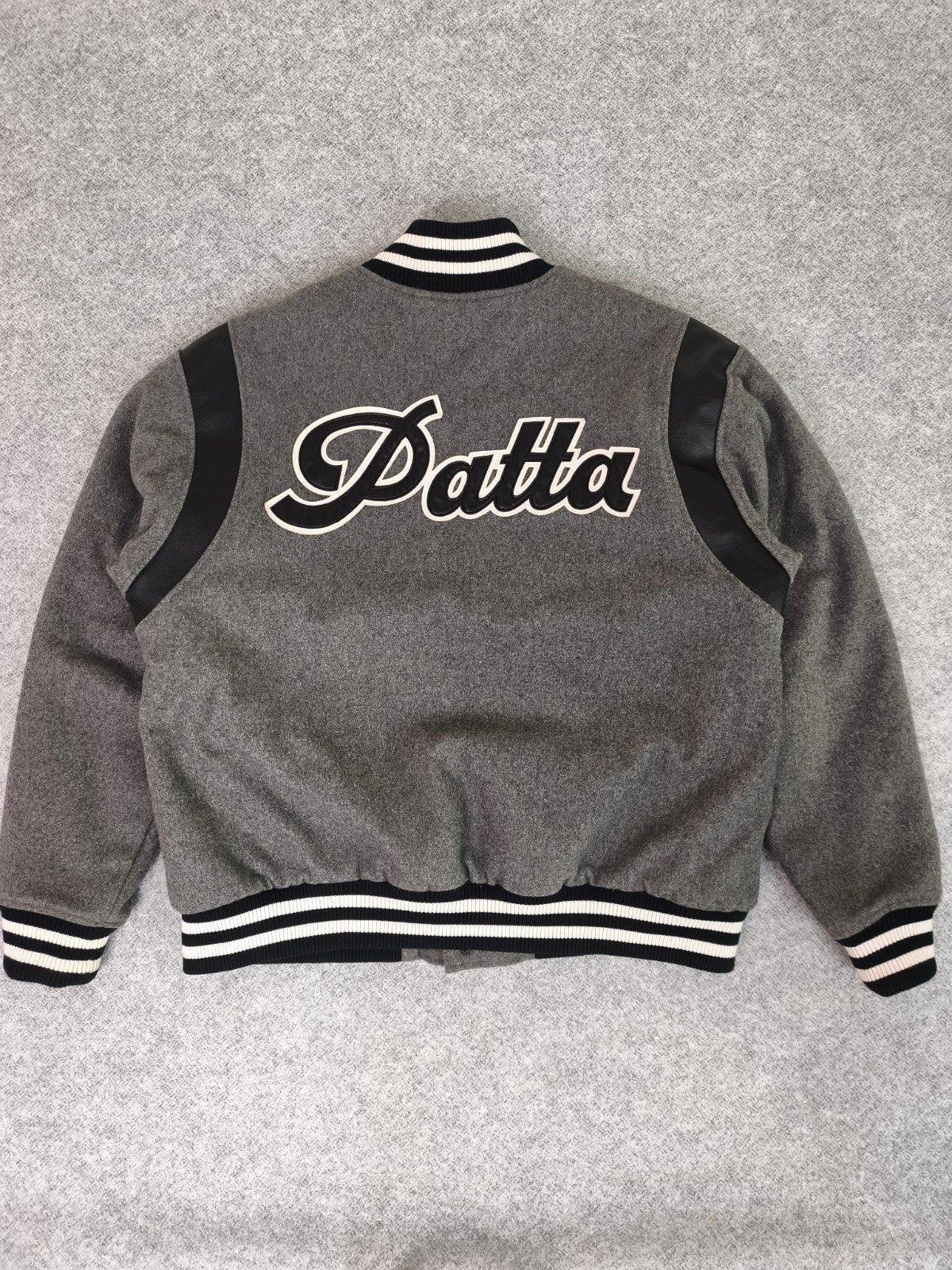 Patta Varsity Jacket - Grijs/Zwart - Maat M, Kleding | Heren, Maat 48/50 (M), Ophalen of Verzenden, Zo goed als nieuw, Patta