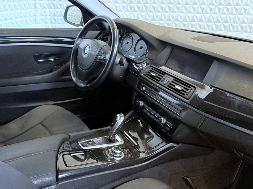 BMW 5-serie 523i Executive Automaat / MOOIE AUTO! (2011), Euro 5, Gebruikt, 2000 kg, Origineel Nederlands