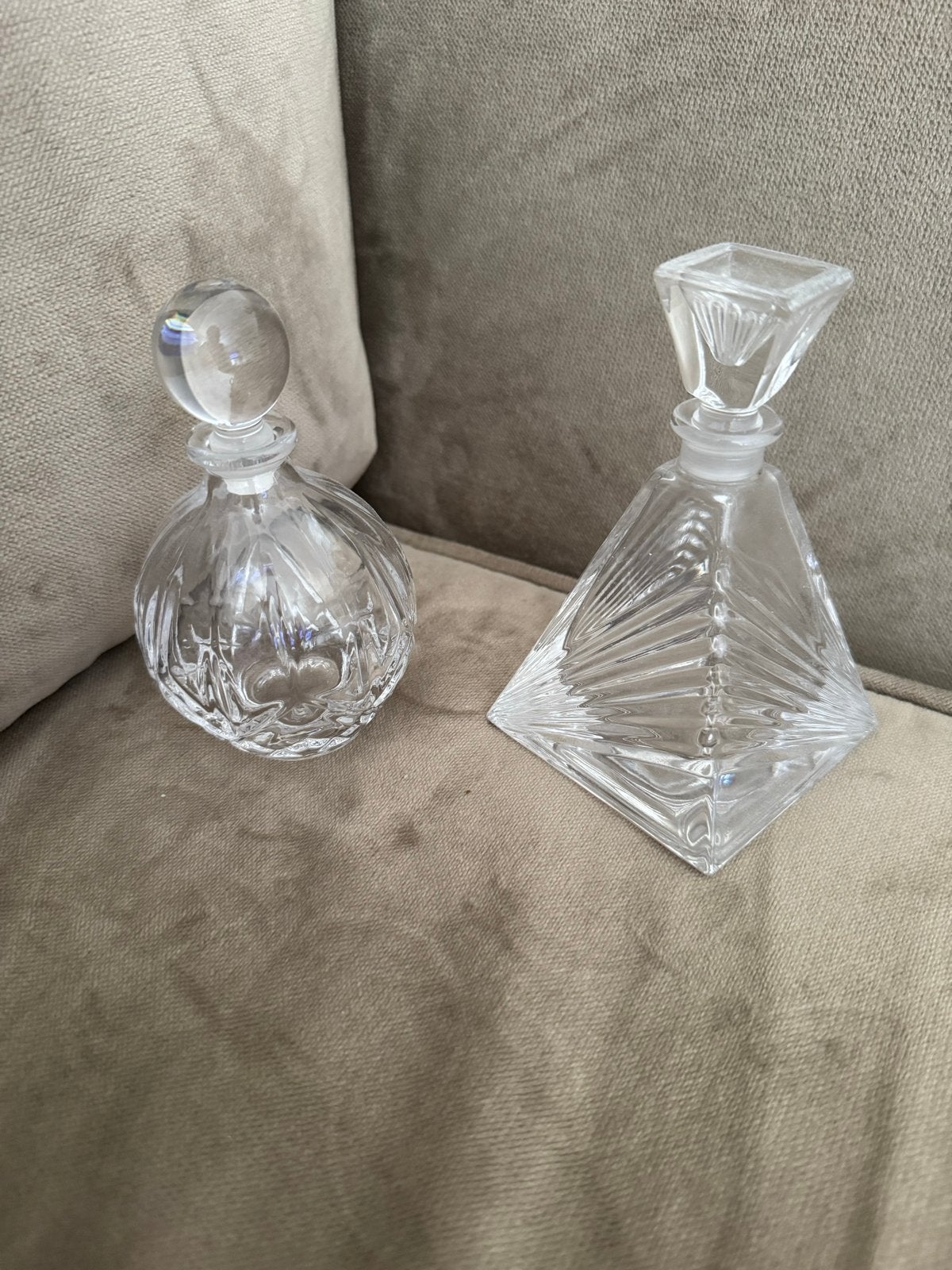 Set van 2 kristallen parfumflesjes met stop, Antiek en Kunst, Ophalen of Verzenden
