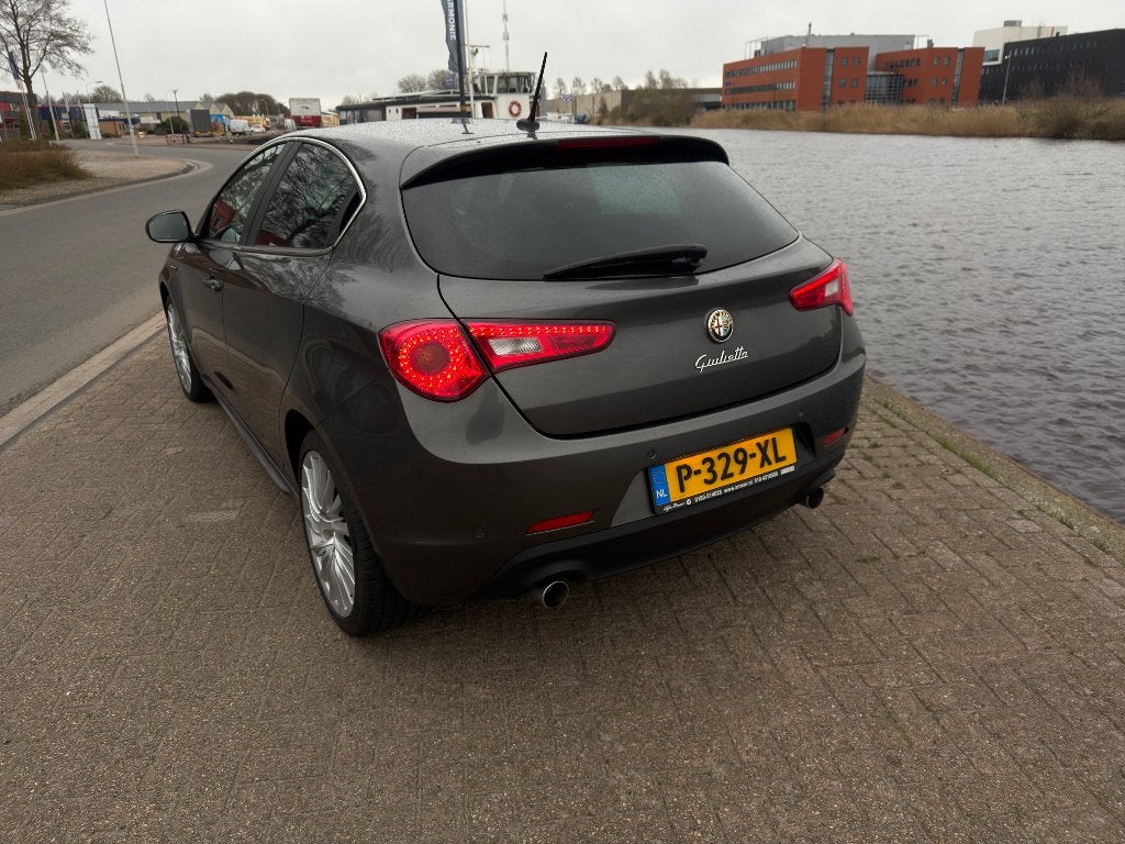 Alfa Romeo Giulietta 2.0 JTDm super veloce - automaat - 2015, Auto's, 4 cilinders, Alcantara, 23 km/l, Particulier