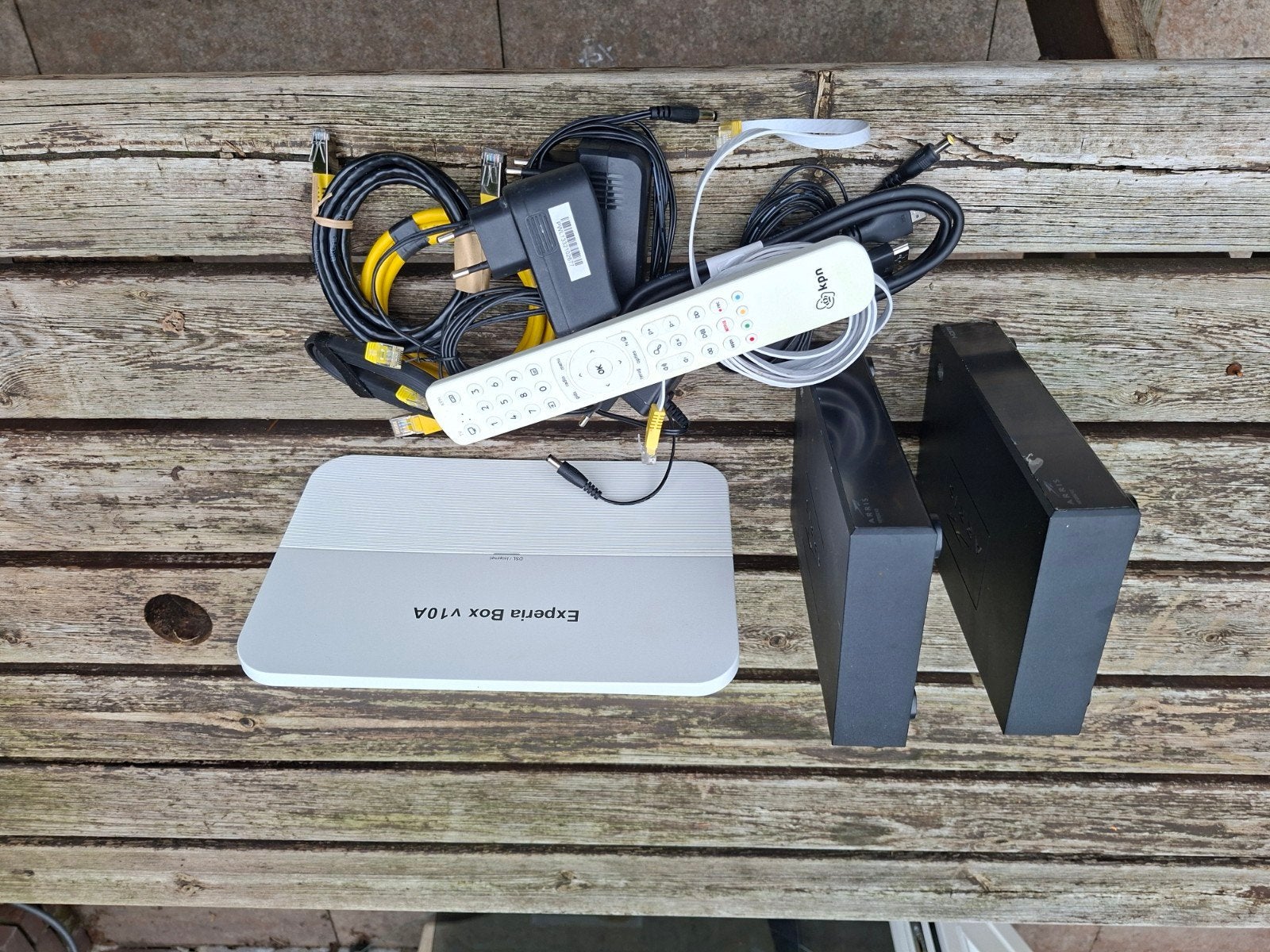 KPN Experia Box V10A met afstandsbediening en kabels, Ophalen, Gebruikt, Decoder