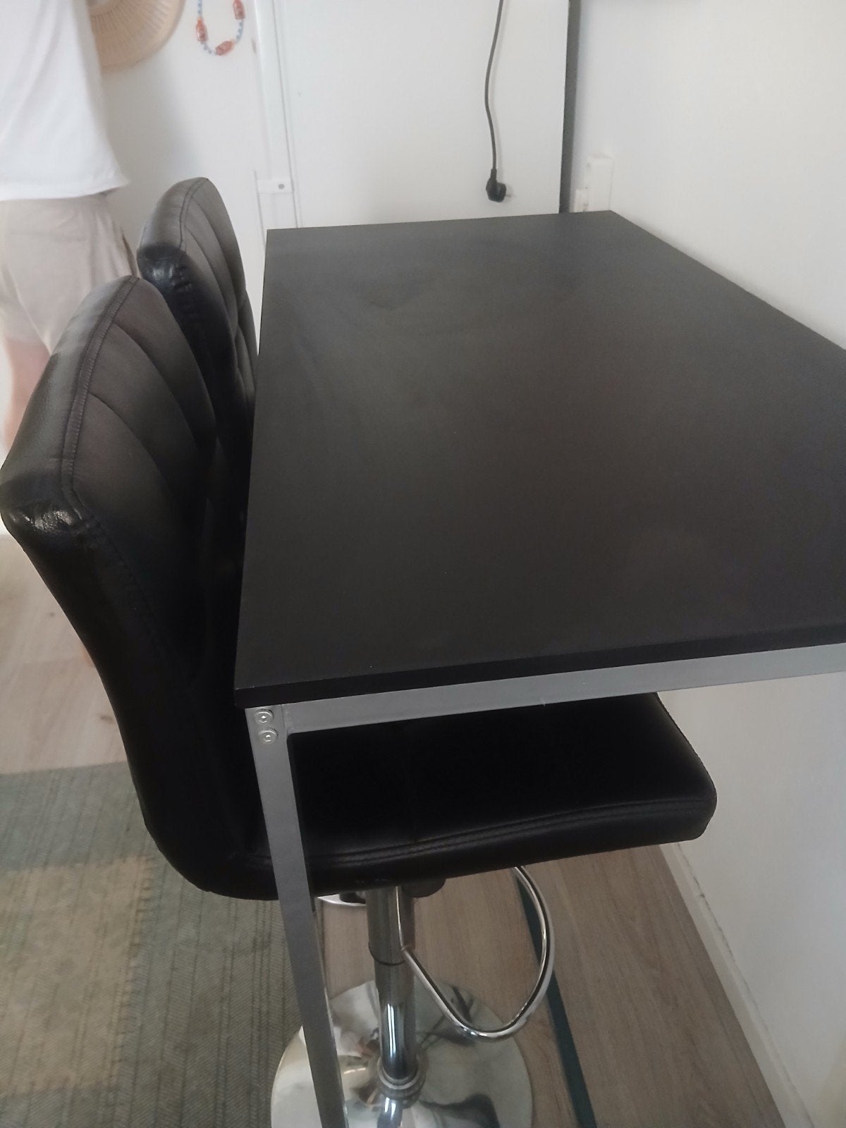 Bartafel en 4 barkrukken, Ophalen
