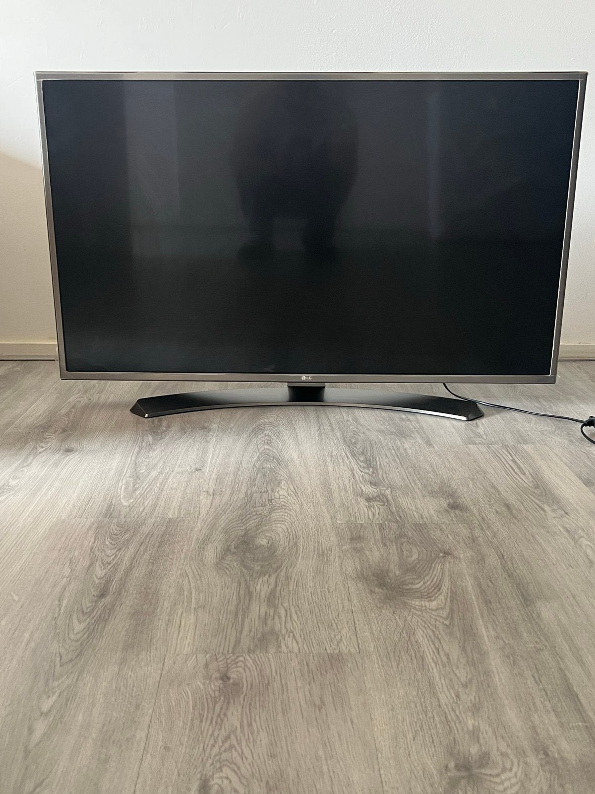 LG TV - 8 jaar oud, nog in goede staat 43inch, Ophalen, Gebruikt, LG
