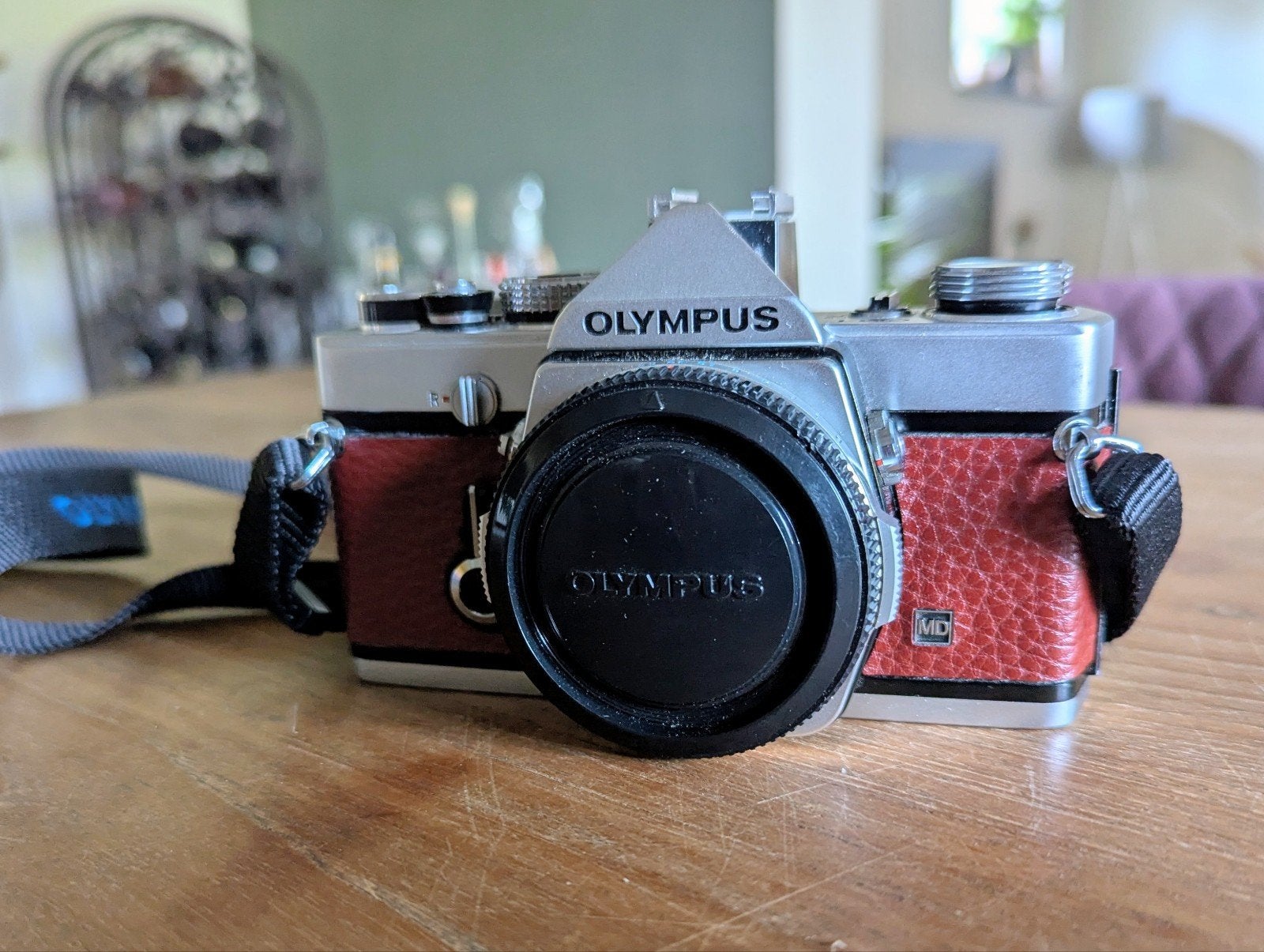 Olympus OM-1 Spiegelreflexcamera met 28mm lens en flitser, Audio, Tv en Foto, Ophalen of Verzenden, Zo goed als nieuw, Spiegelreflex