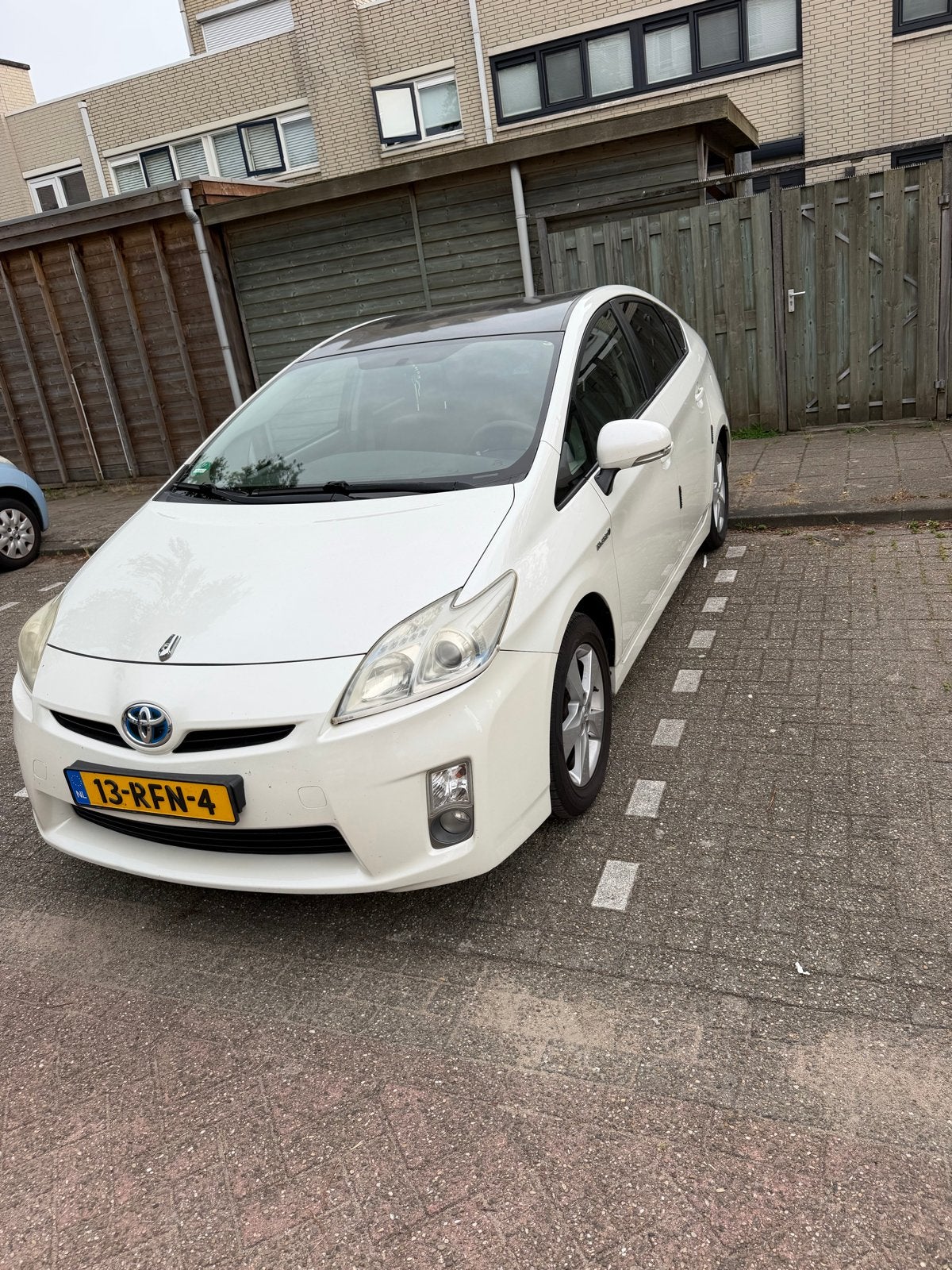 Toyota Prius 1.8 Full Hybrid 136PK Aut 2011 Wit, Auto's, Toyota, 1345 kg, 4 cilinders, Wit, Origineel Nederlands