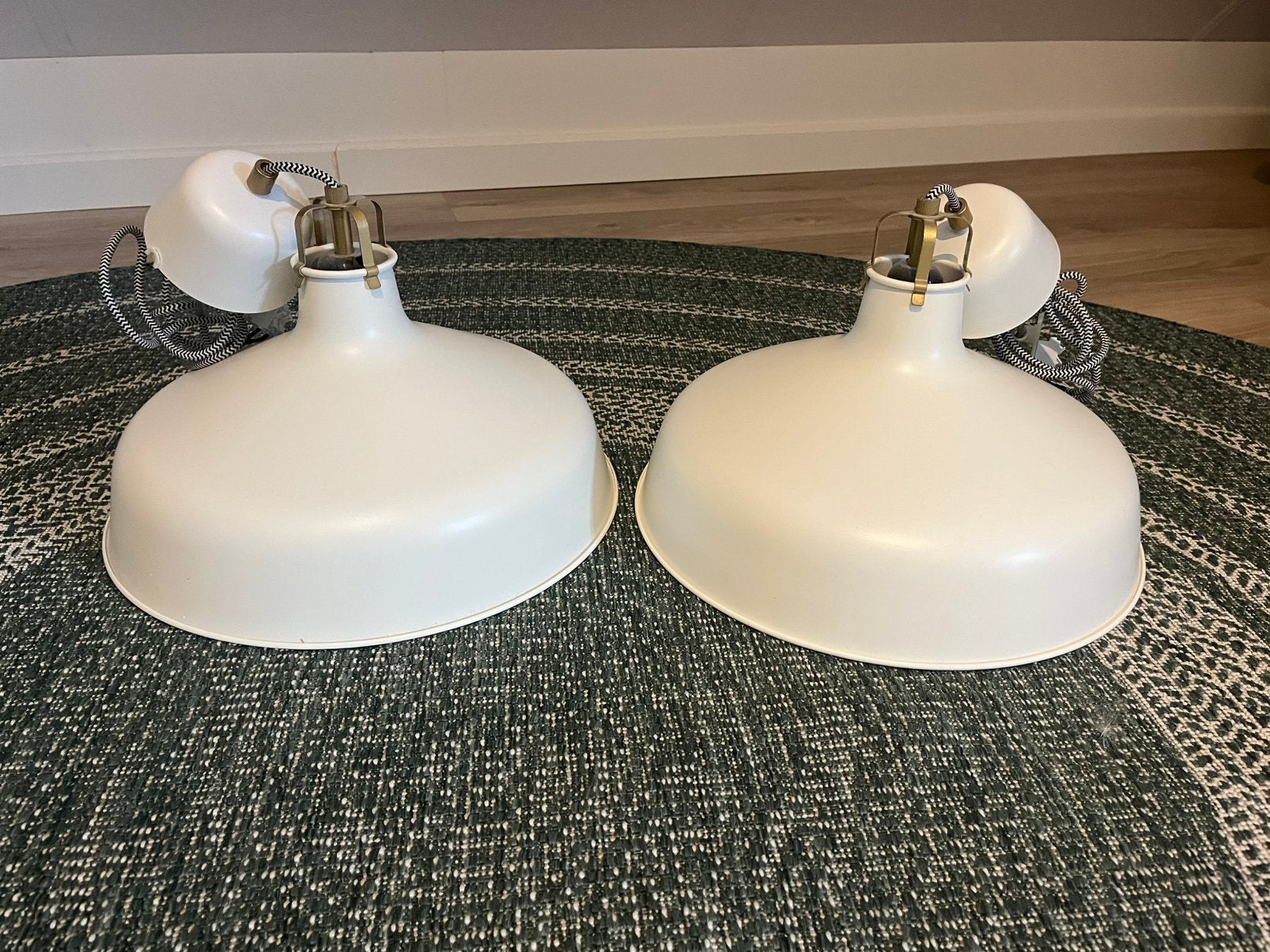 2 witte lampen van ikea, Ophalen, Zo goed als nieuw