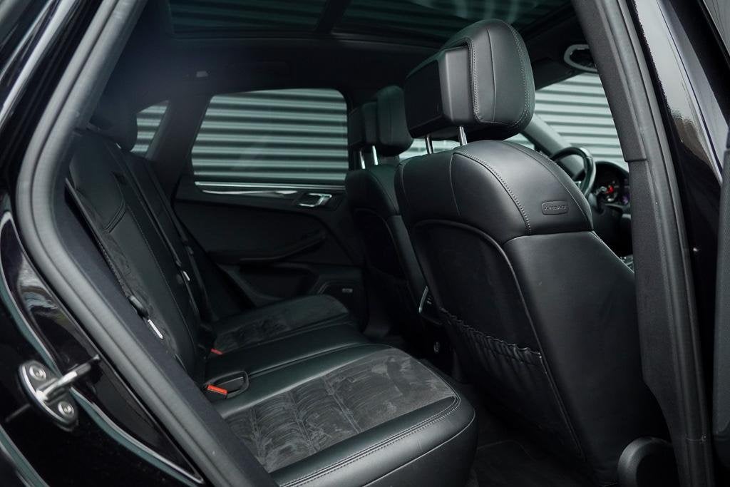 Foto 8 van Porsche Macan 3.0 GTS / Pano / Luchtvering / Trekhaak / Spor