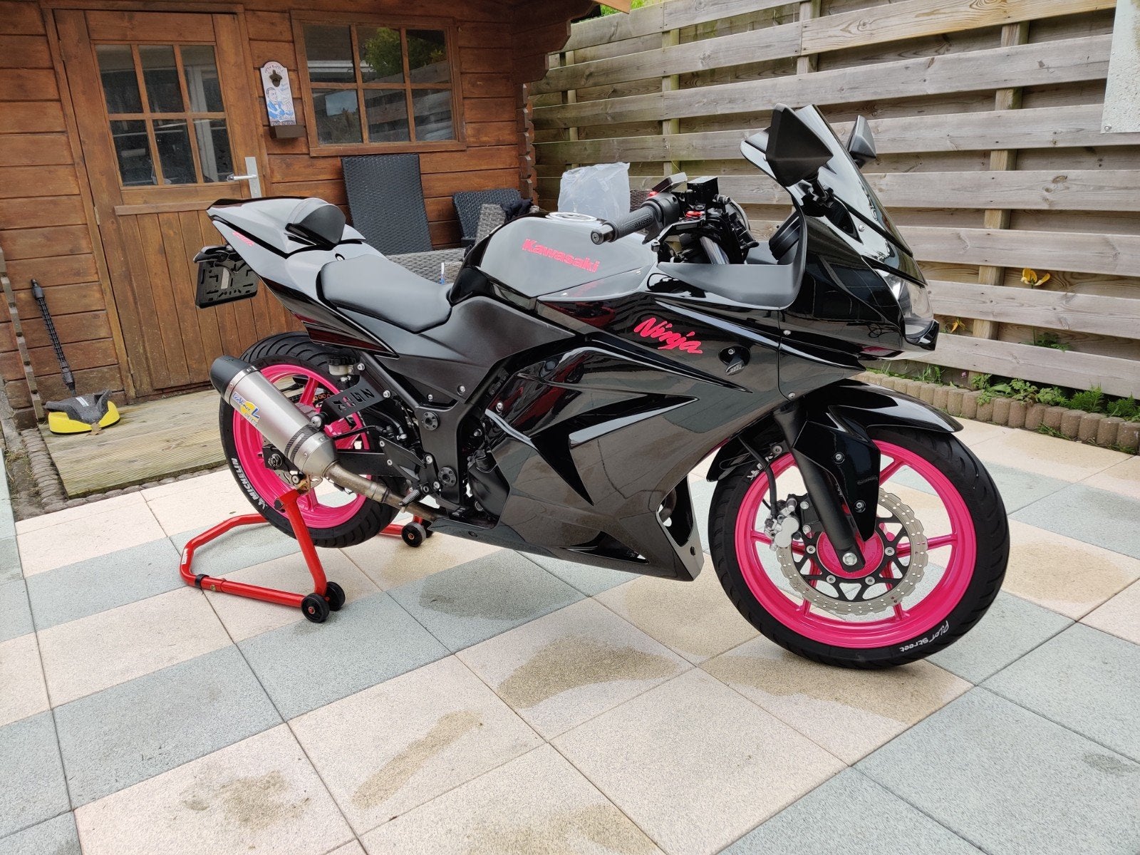 Kawasaki Ninja 250R (zwart met roze) (injectie), 250 cc, 2 cilinders, Gebruikt, Handvatverwarming