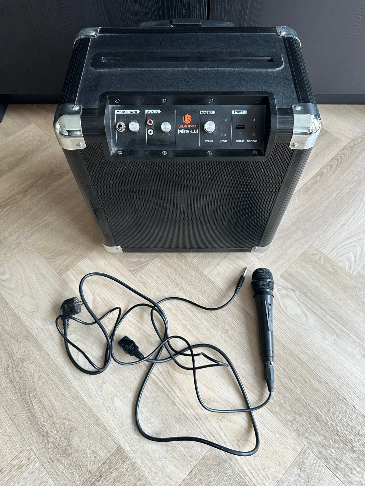 Trust Fiësta Plus partyspeaker met microfoon, Ophalen, Gebruikt, Luidspreker(s)