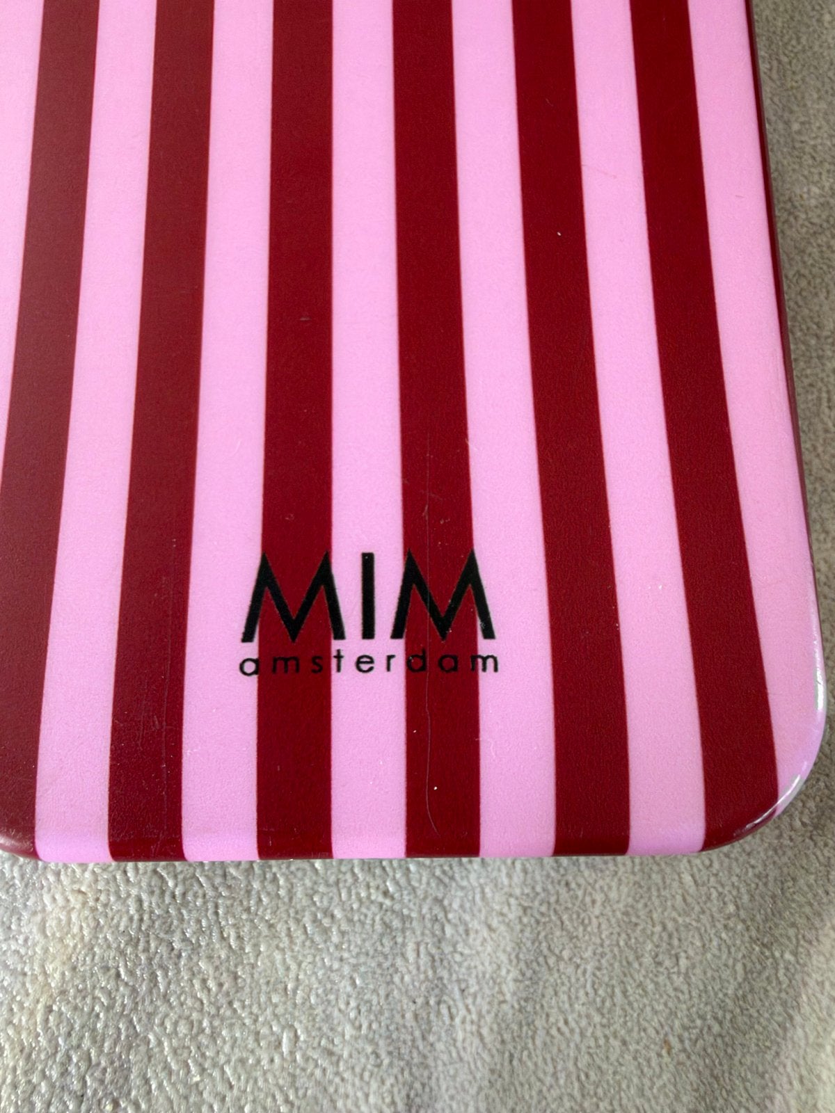 Foto 12 van MIM Amsterdam iPhone 16 Pro Max Hoesje - Roze/Rood Gestreept