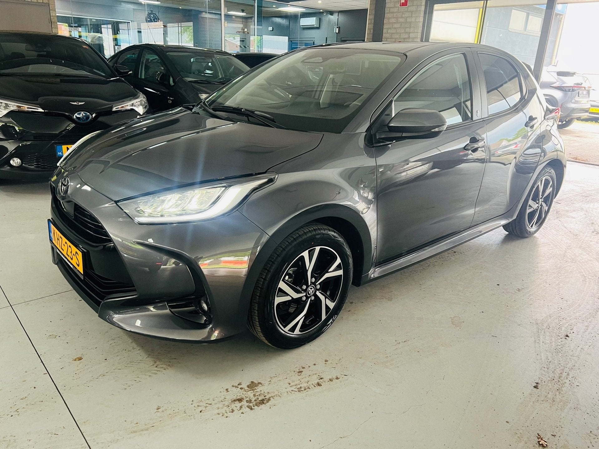 Toyota Yaris 1.5 Hybrid 115 Business Plus Apple Carplay, Auto's, Gebruikt, Bedrijf, Automatische klimaatregeling, 93 pk