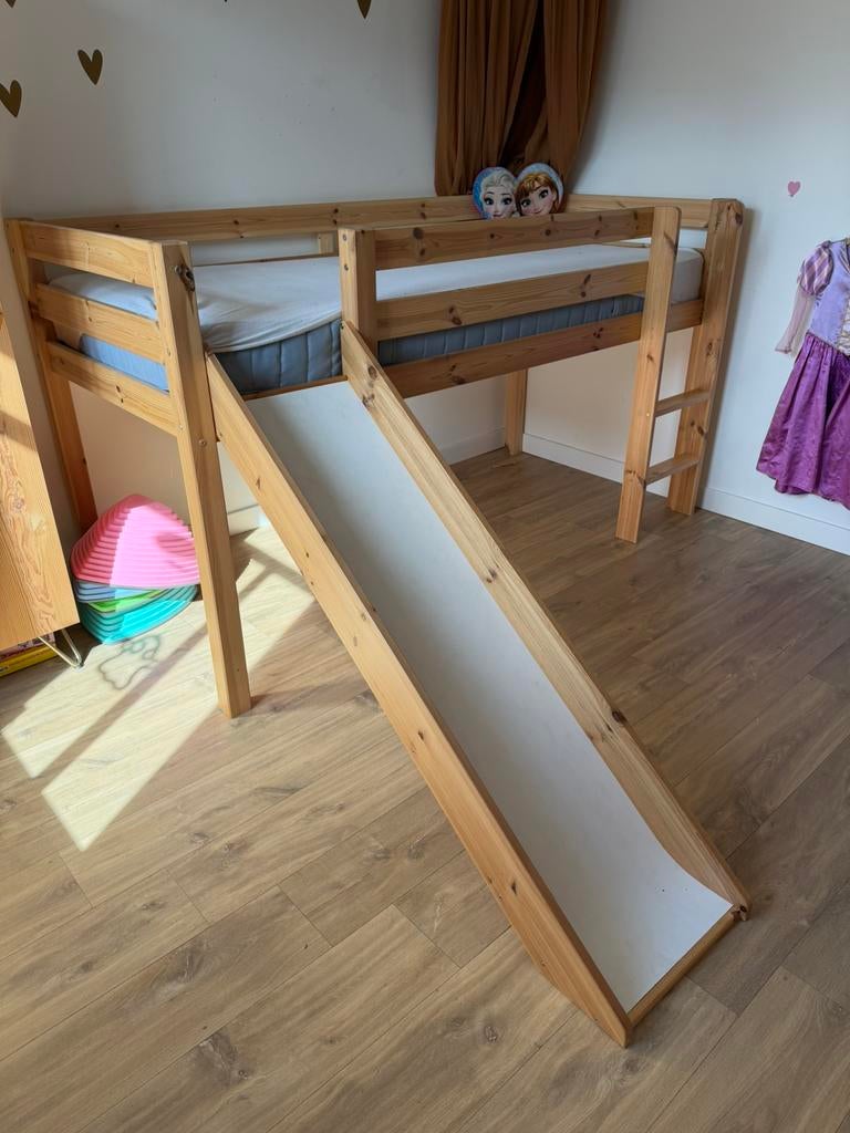 Bed met glijbaan, Ophalen, Zo goed als nieuw, Halfhoogslaper