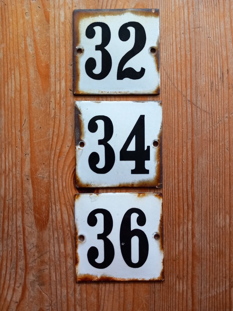 Authentieke geëmailleerde huisnummers, Antiek en Kunst, Ophalen of Verzenden