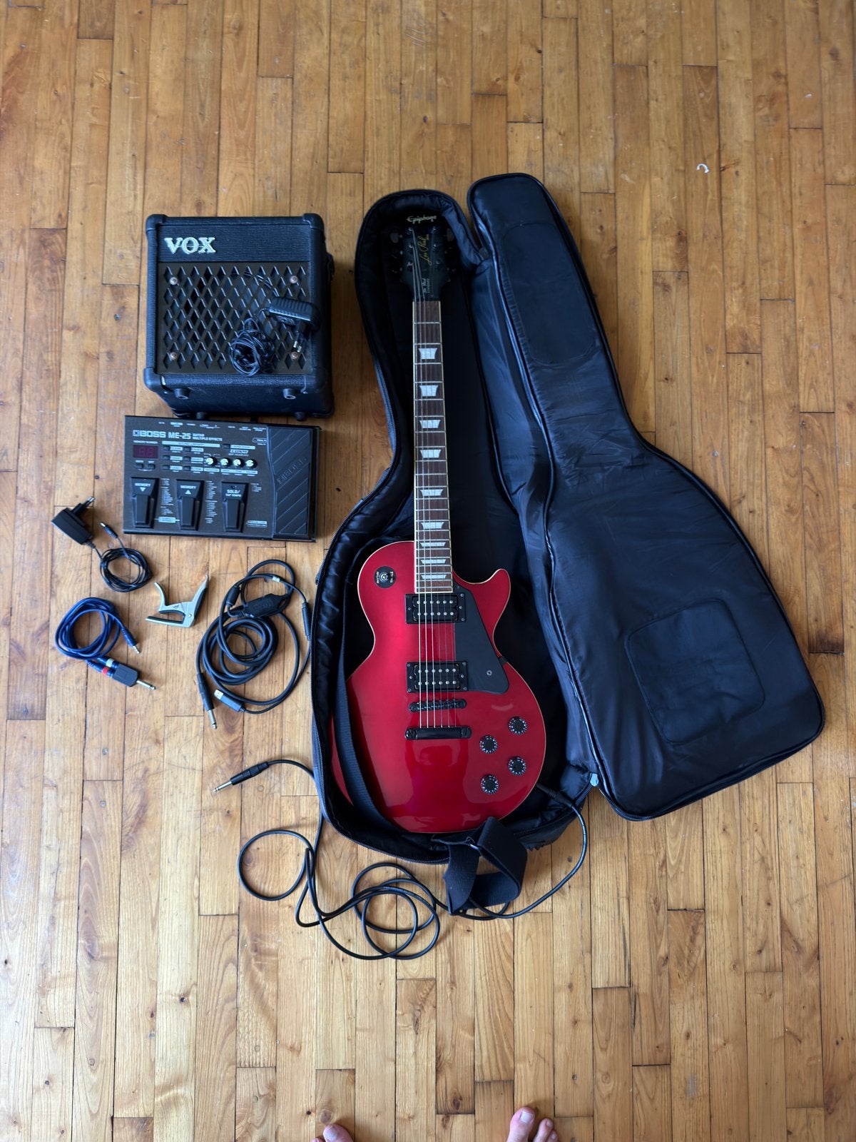 SET Epiphone Les Paul Standard 2009 Cherry Red + accessoires, Muziek en Instrumenten, Snaarinstrumenten | Gitaren | Elektrisch