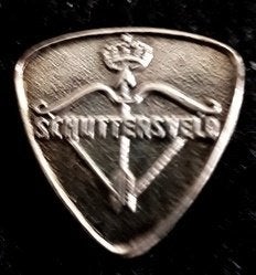 Schuttersveld textiel speld, Verzenden, Nieuw, Speldje of Pin