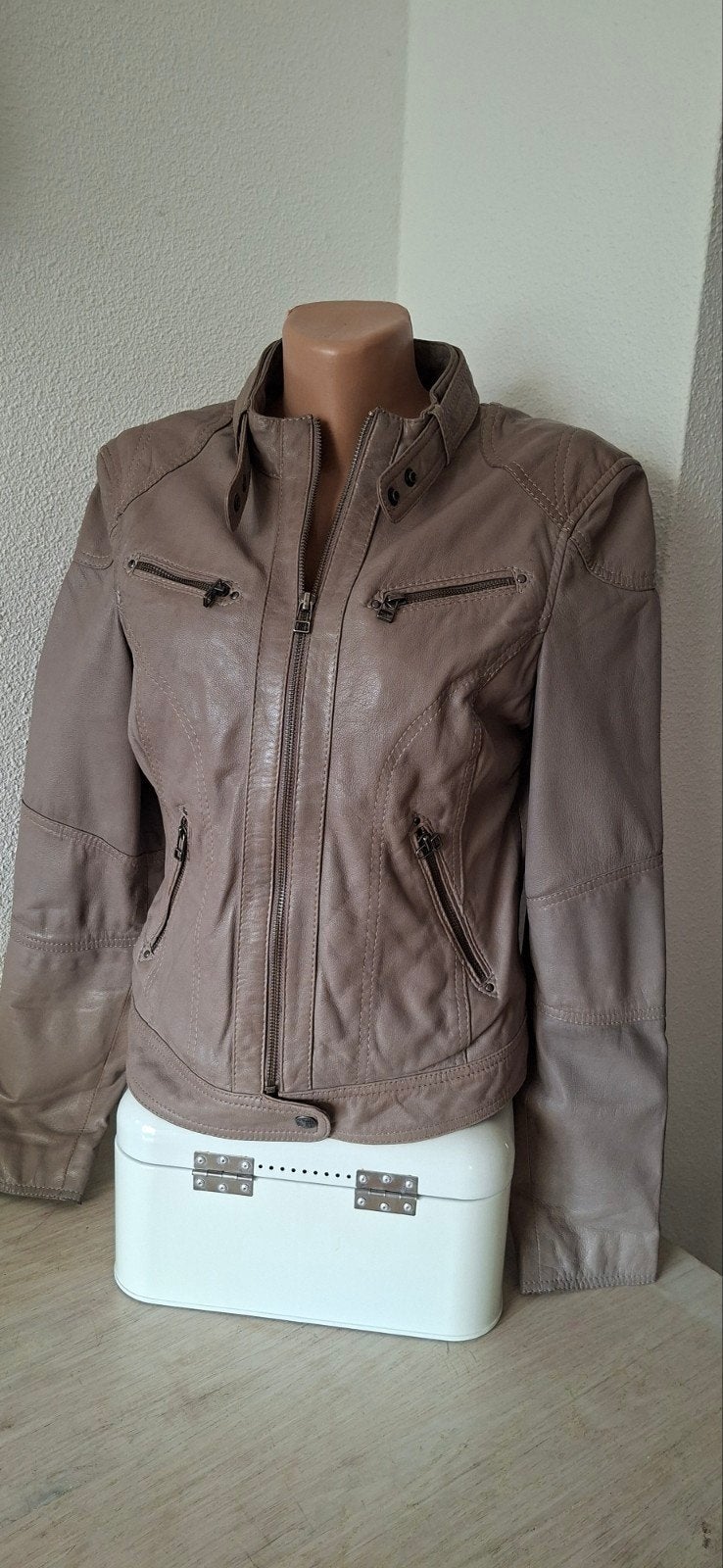 Heel mooi leren jasje van Oakwood. Maat 38. Leverkleur, Kleding | Dames, Maat 38/40 (M), Bruin, Ophalen of Verzenden, Zo goed als nieuw