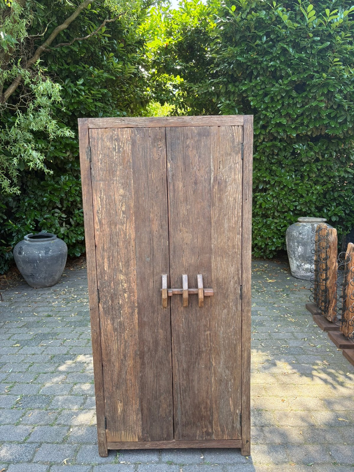 Stoere 2-deurs kast van oud Railwood, Ophalen, Met deur(en), 200 cm of meer, Teakhout