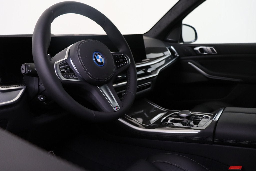 BMW X5 xDrive50e M Sport Automaat / Trekhaak / Panoramadak S, Auto's, Automaat, 2395 kg, Zwart, Leder