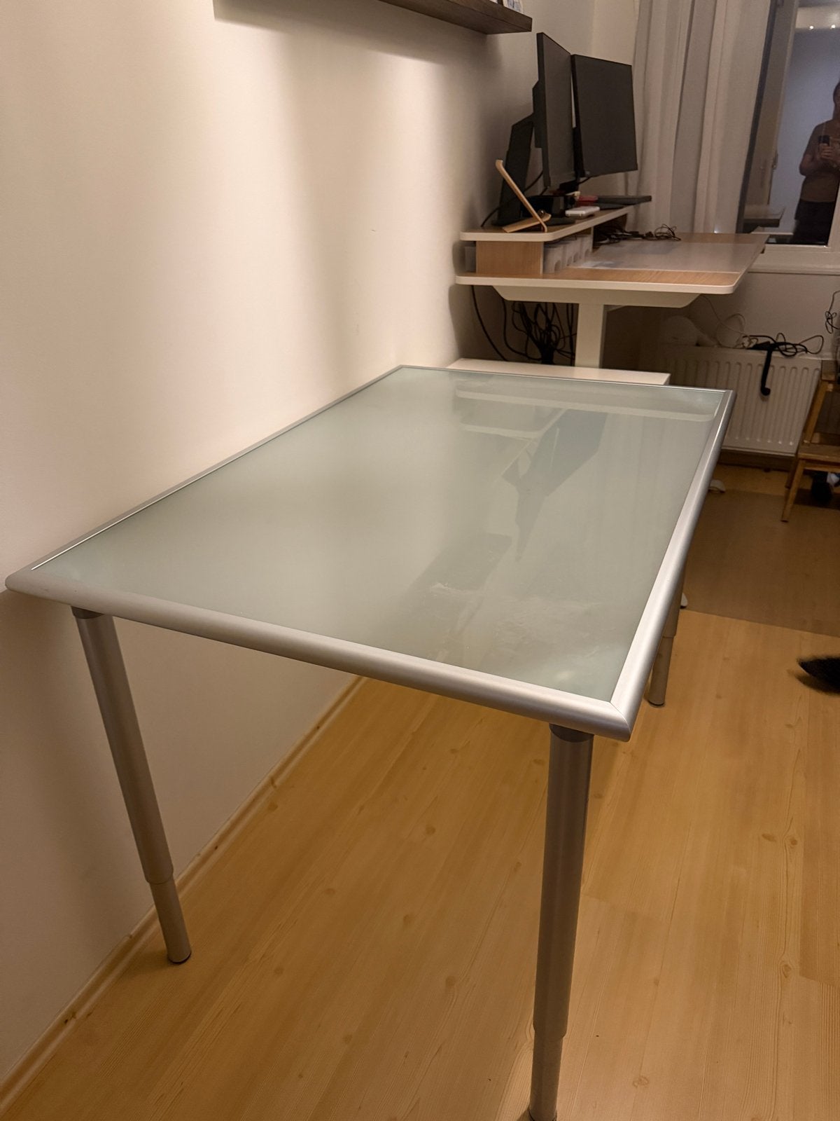 Ikea bureau / eettafel met glazen blad en verstelbare poten, Ophalen, Gebruikt, In hoogte verstelbaar, Computerbureau