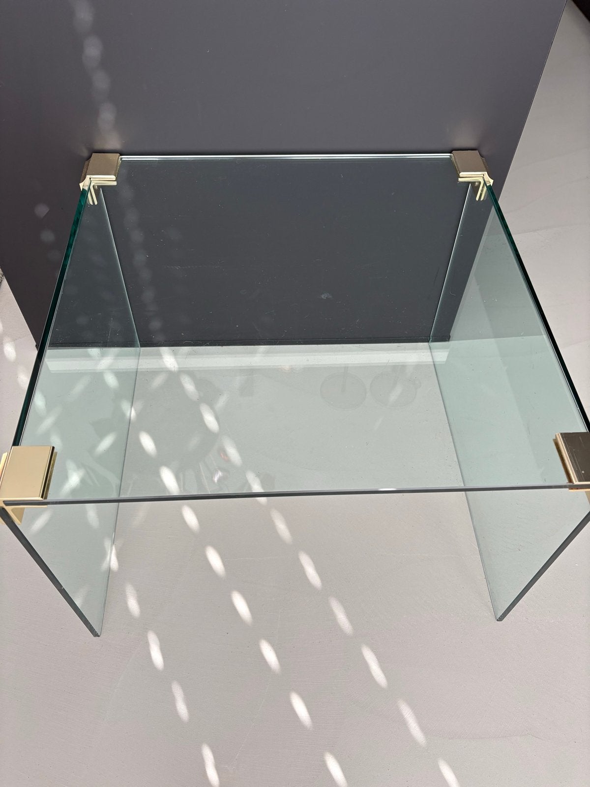 Glazen bijzettafel met messing details, Huis en Inrichting, Vierkant, 55 tot 75 cm, Ophalen, 45 tot 60 cm