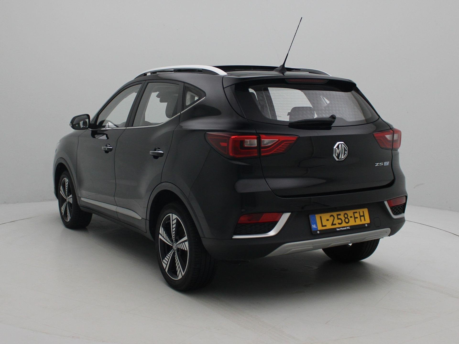 MG ZS EV Luxury 45 kWh | Panoramadak | Leder | Apple Carplay, Auto's, Gebruikt, 143 pk, ZS, 1507 kg