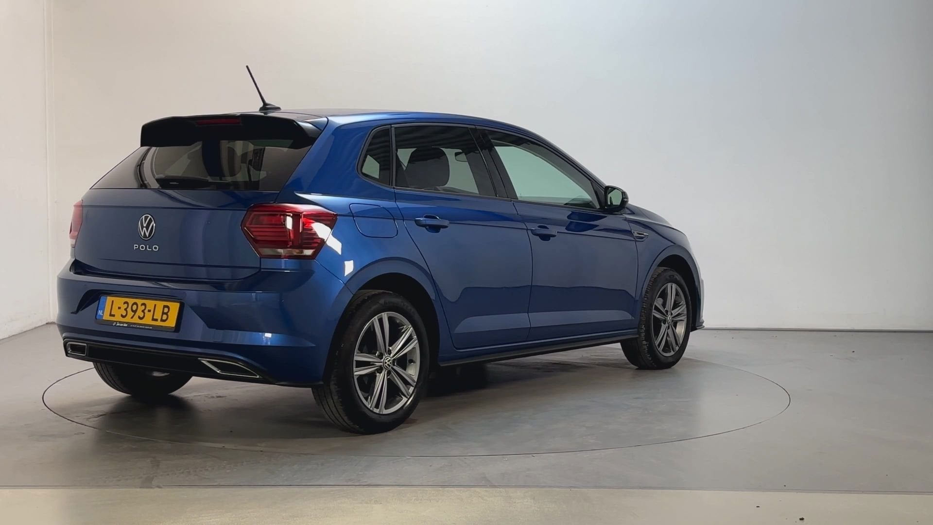 Volkswagen Polo 1.0 TSI R-Line Edition Parkeersensoren Navig, Auto's, Volkswagen, Voorwielaandrijving, Gebruikt, Met garantie (alle)