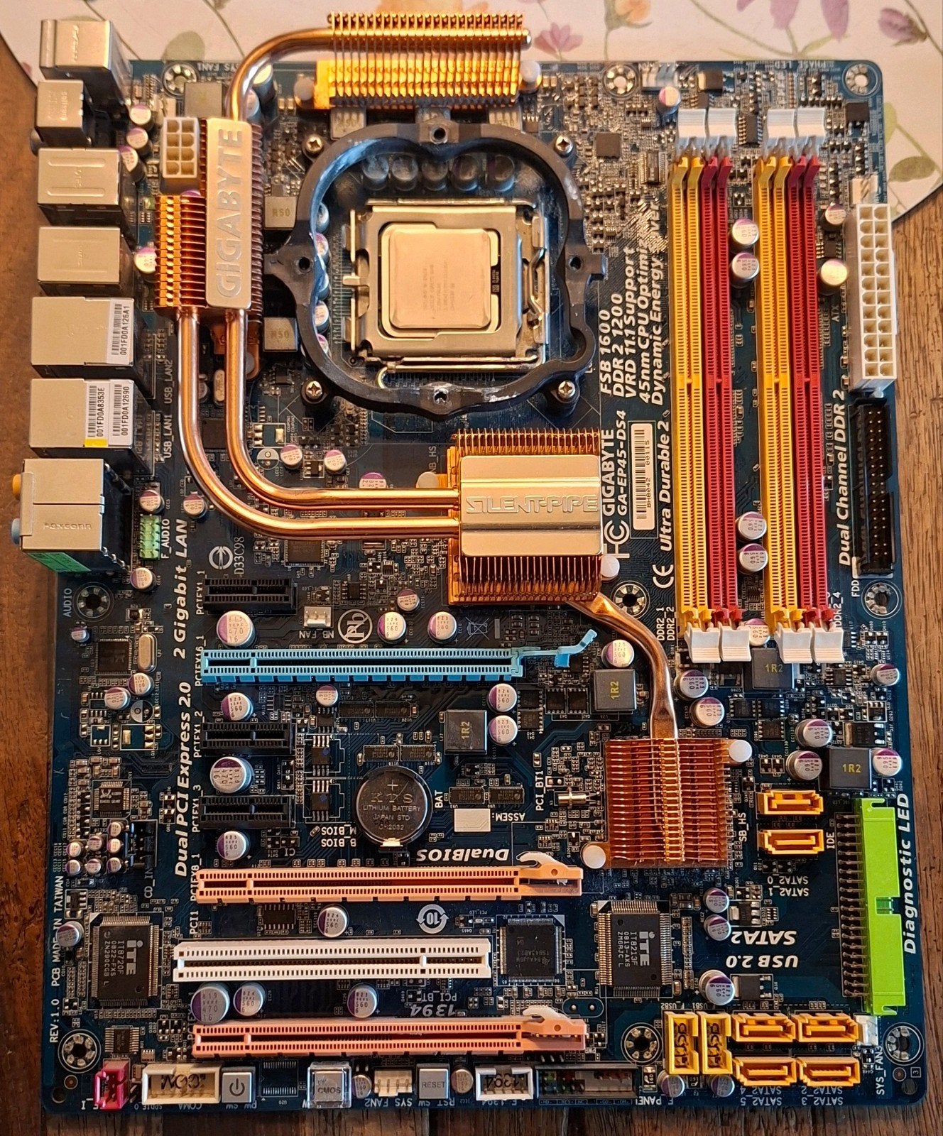 Gigabyte GA-EP45-DS4 Moederbord met Intel Core 2 Quad Q9650, Computers en Software, Moederborden, Gebruikt, Ophalen of Verzenden