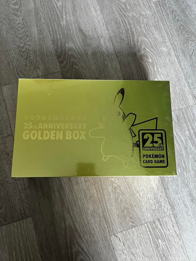 Pokémon 25th Anniversary Golden Box - Nieuw in Seal, Ophalen of Verzenden, Nieuw, Overige typen