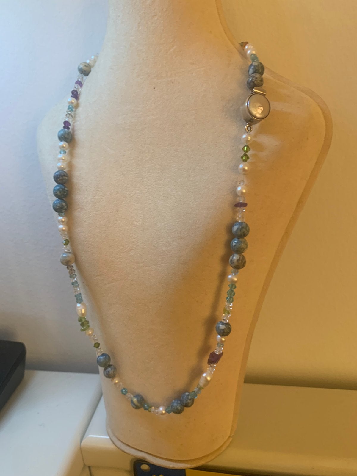 Collier 58 cm. Edelstenen / zoetwater tparel, Ophalen of Verzenden, Zo goed als nieuw, Steen of Mineraal