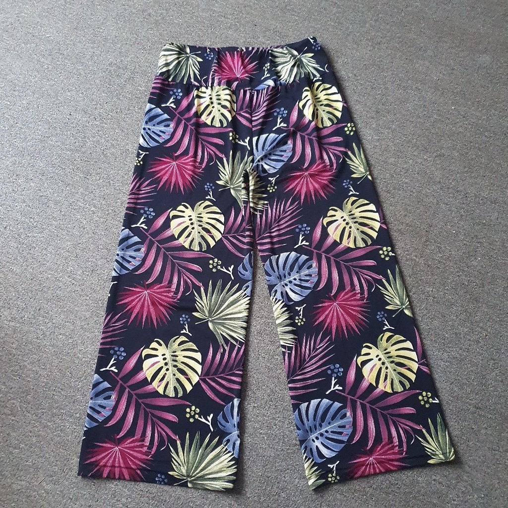 Broek met rechte wijde pijpen maat 40-42 ZGAN, Zwart, Maat 42/44 (L), Ophalen of Verzenden, Zo goed als nieuw