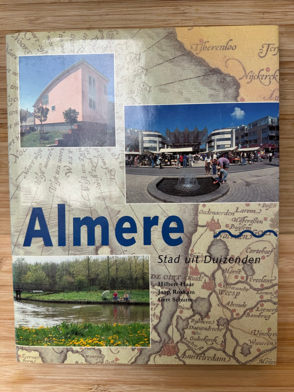 Almere: Stad uit Duizenden - Zo goed als nieuw boek, Boeken, Geschiedenis | Stad en Regio, Ophalen of Verzenden, 20e eeuw of later