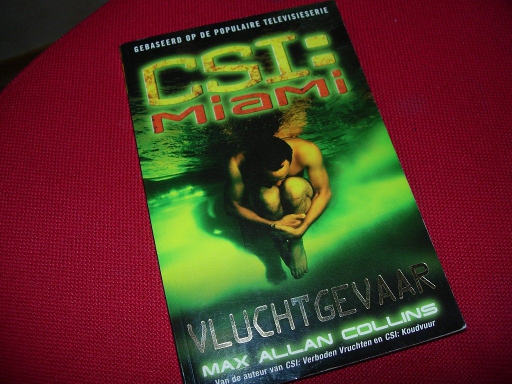 CSI Miami: Vluchtgevaar van Max Allan Collins, Ophalen of Verzenden, Zo goed als nieuw