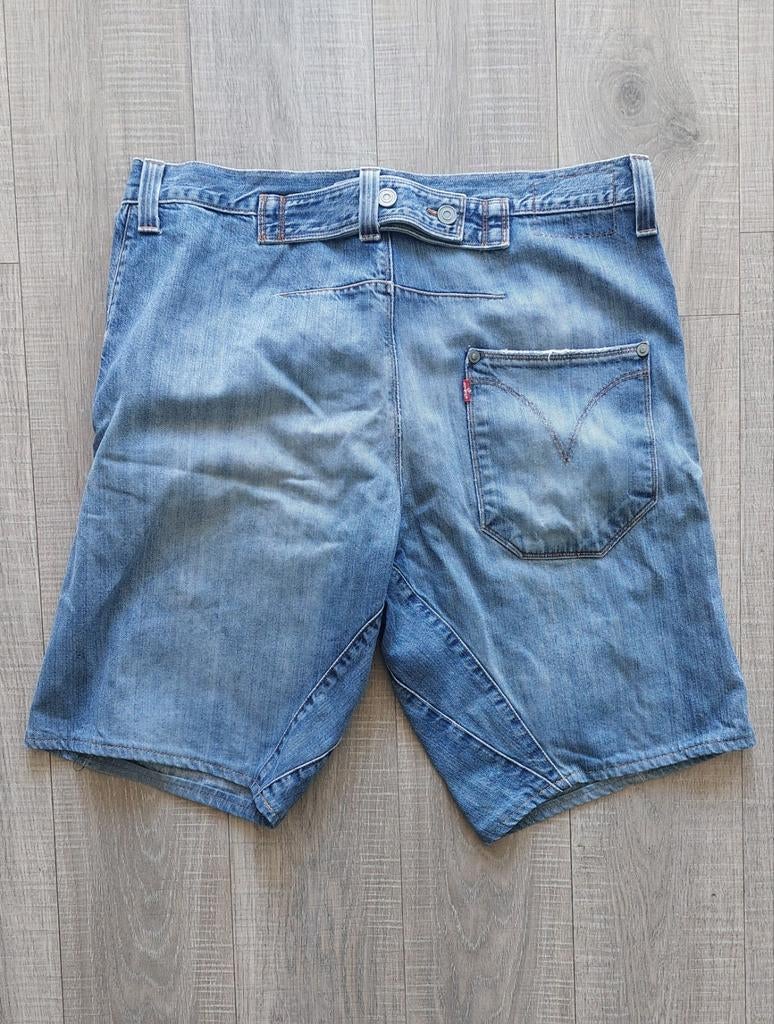 Vintage Levis Engineered twisted buckle cinch back shorts, W36 - W38 (confectie 52/54), Levi's, Blauw, Ophalen of Verzenden
