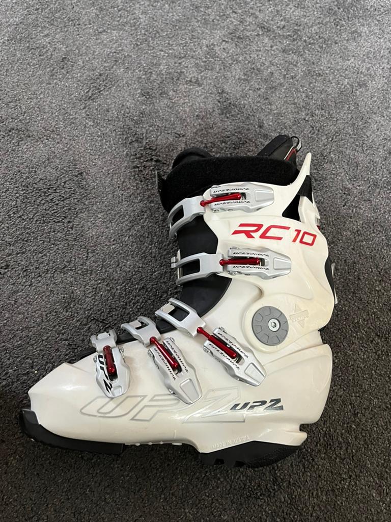 UPZ RC10 demo hardboot, Ophalen, Nieuw, Schoenen